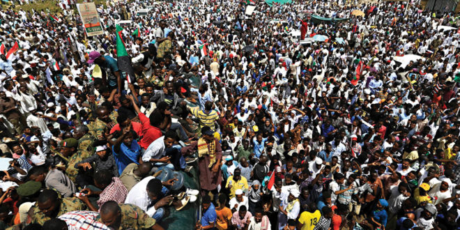 الثورة السودانية (صورة من الأرشيف)