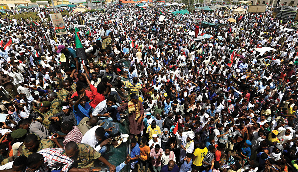 الثورة السودانية (صورة من الأرشيف)